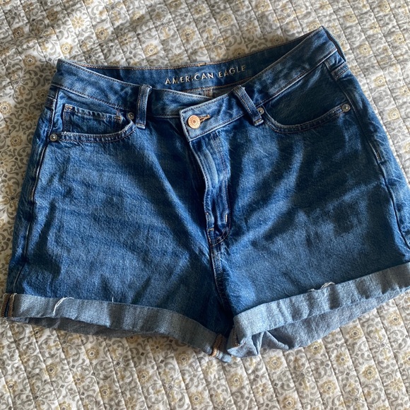 American Eagle Outfitters Pants - American eagle size 6 crossover waistband jean shorts